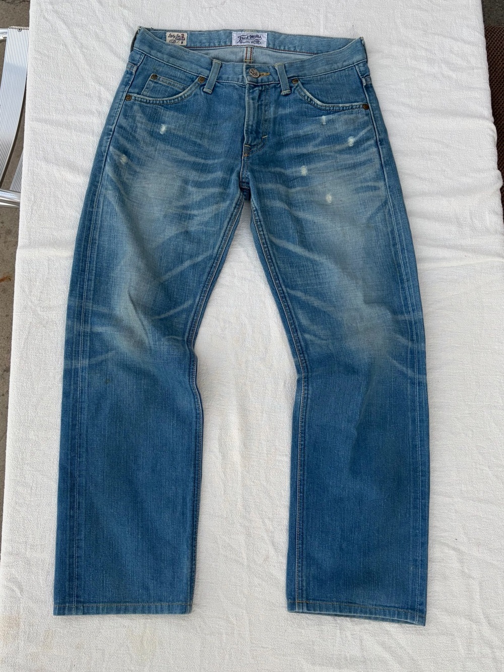 Vintage Women's Blue Distressed Jeans
